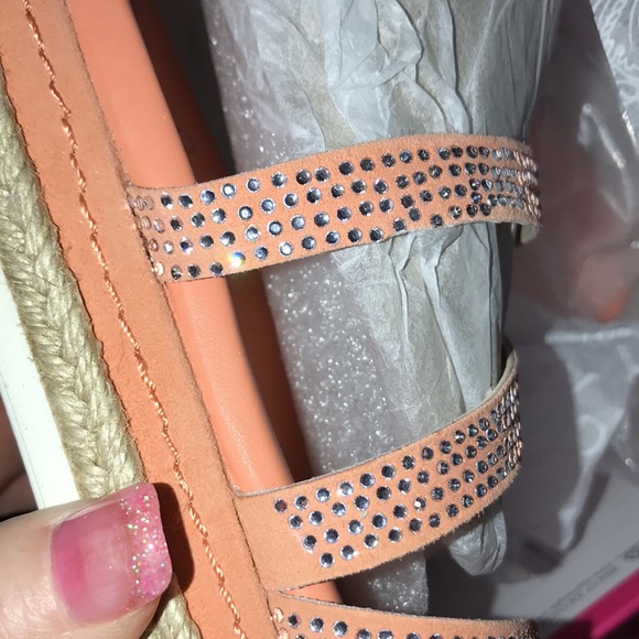 SOLD⭐️Host Pick⭐️ Vince Camuto Rallsan Strappy Rhinestone Sandal Mimosa Women 8W - Picture 7 of 8